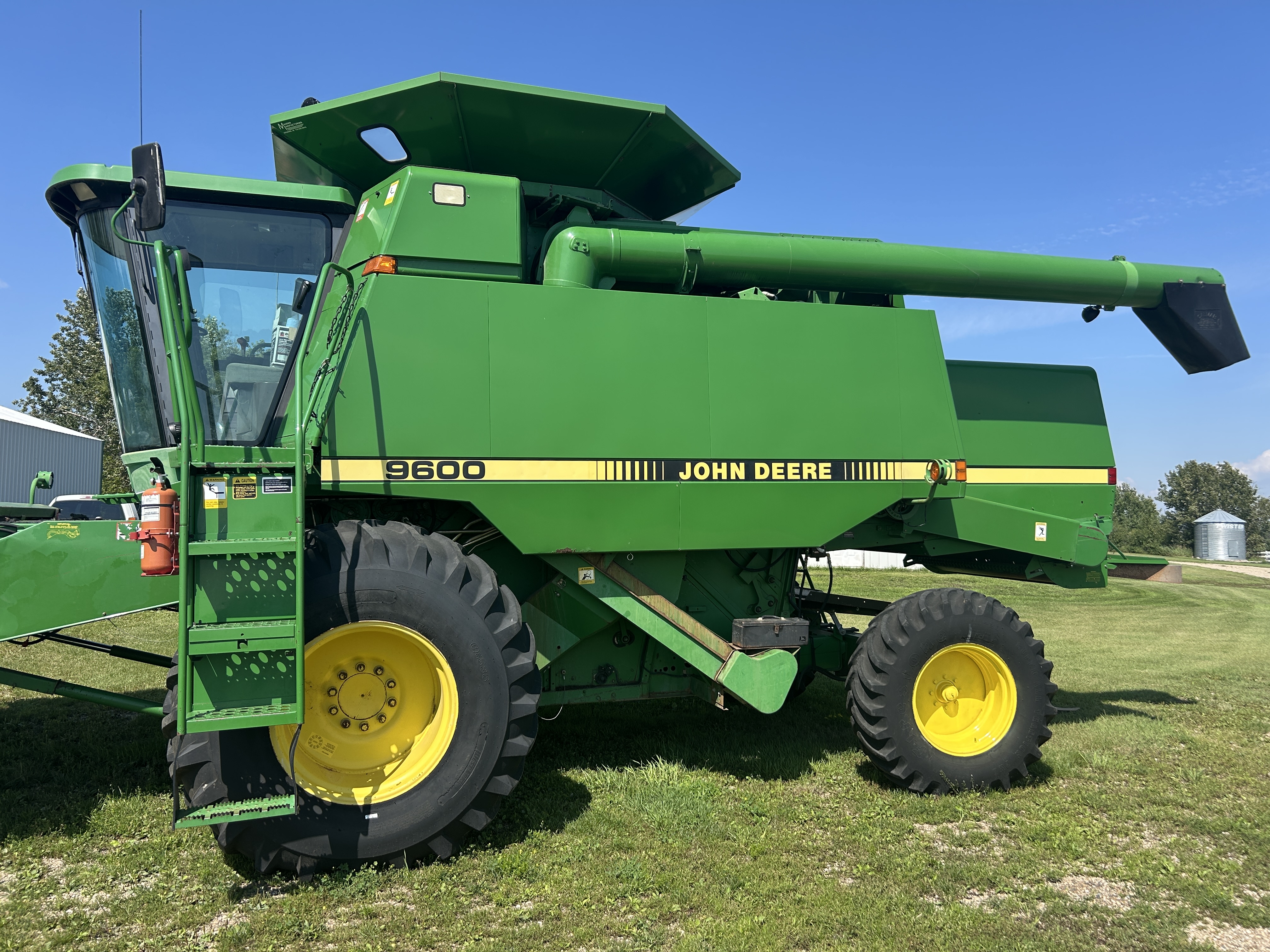 1993 John Deere 9600 Combine