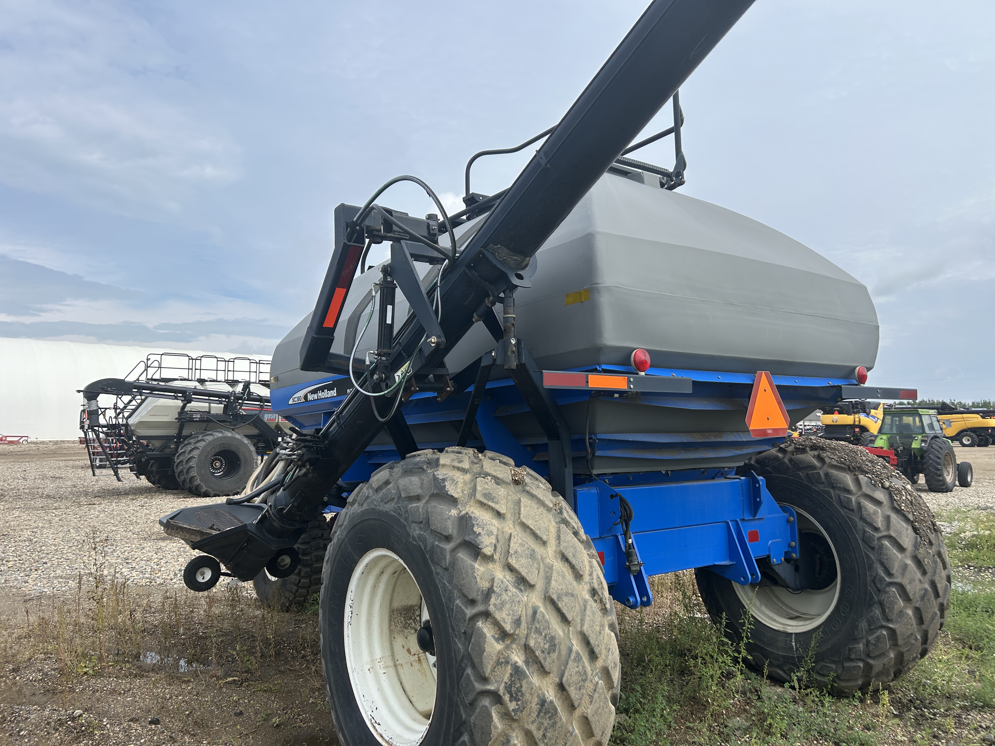 2007 New Holland SC380 Air Tank/Cart