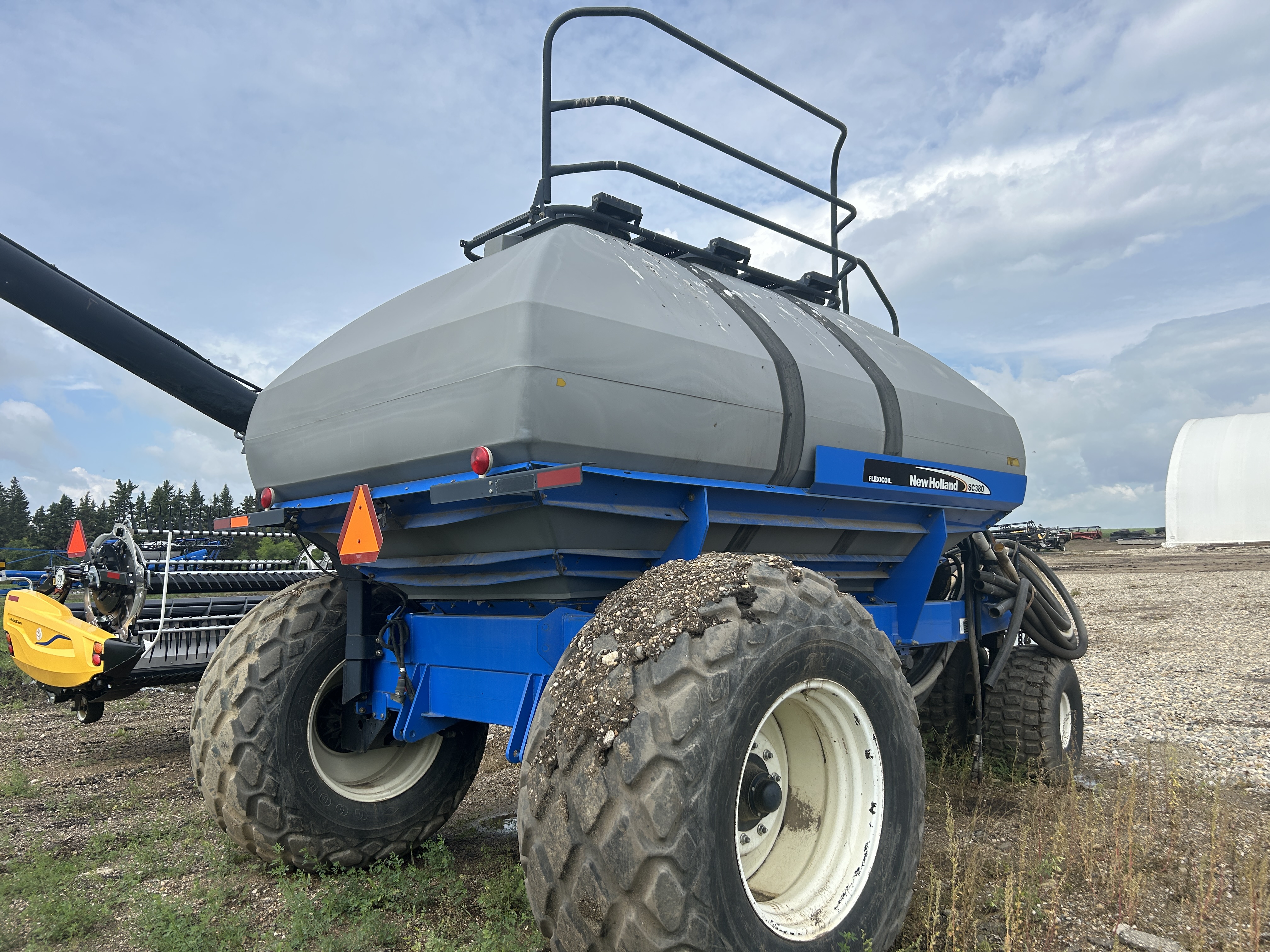 2007 New Holland SC380 Air Tank/Cart