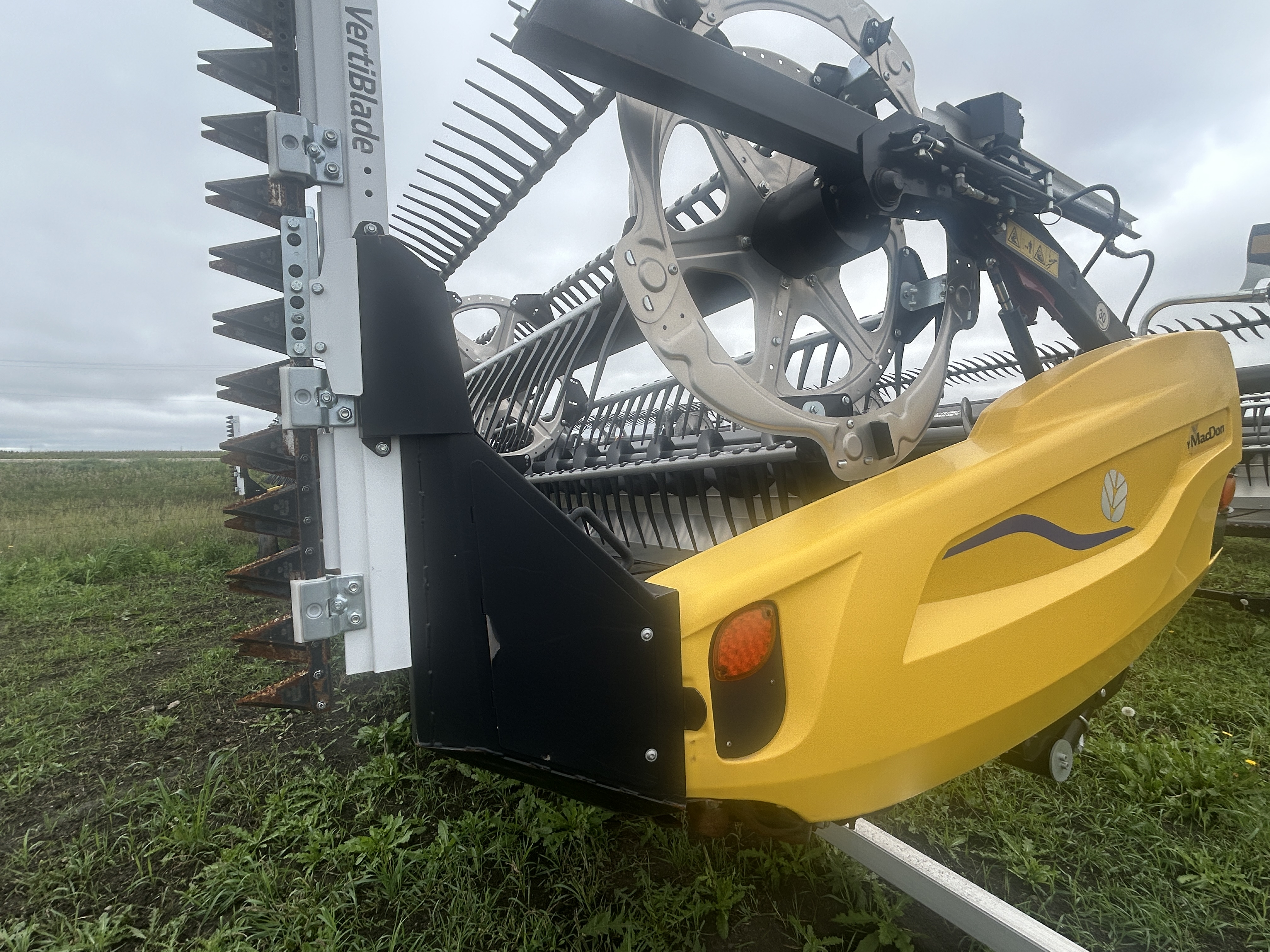 2024 MacDon FD240 Header Draper Flex