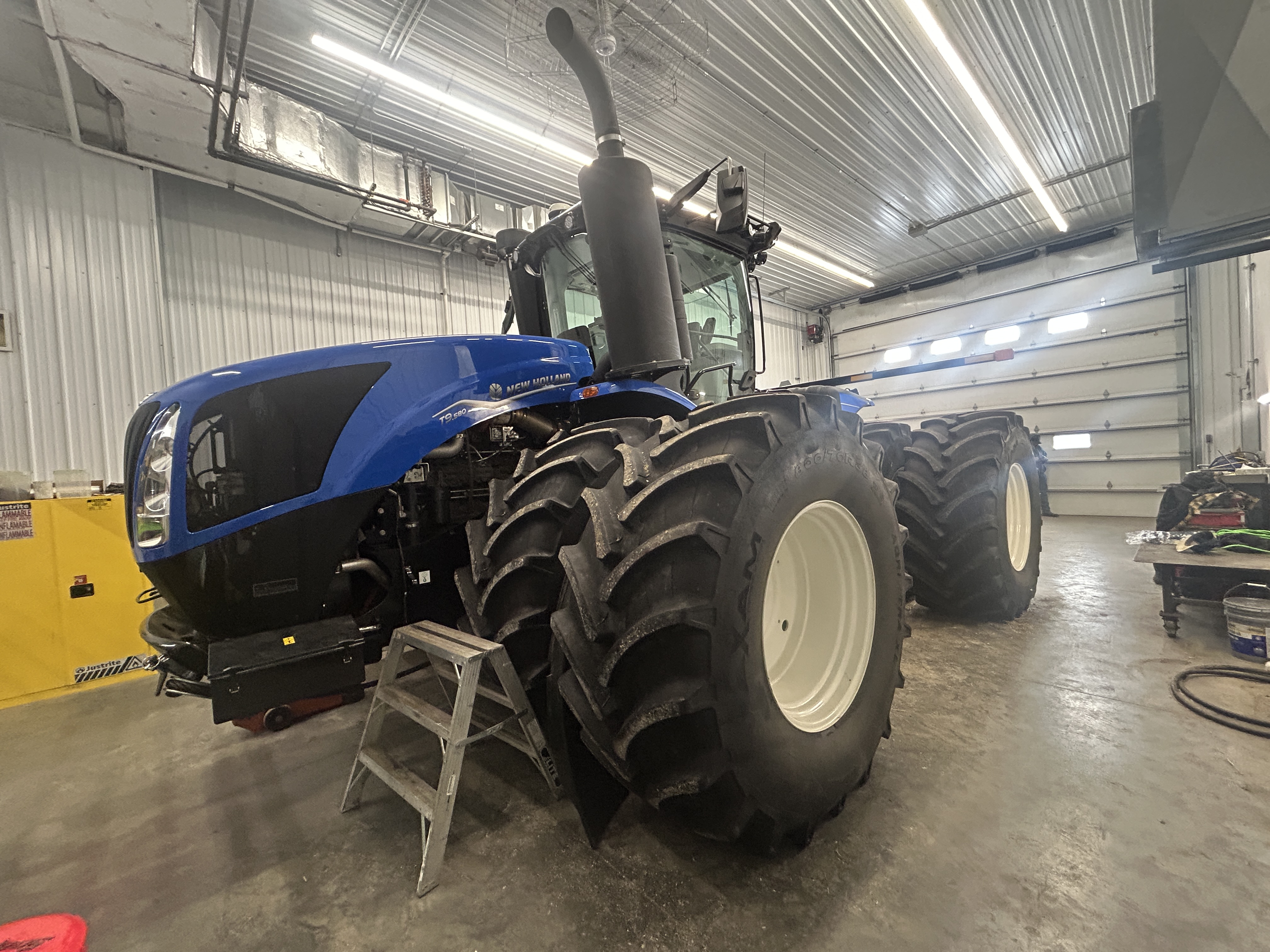 2025 New Holland T9.580 PLMI Tractor 4WD