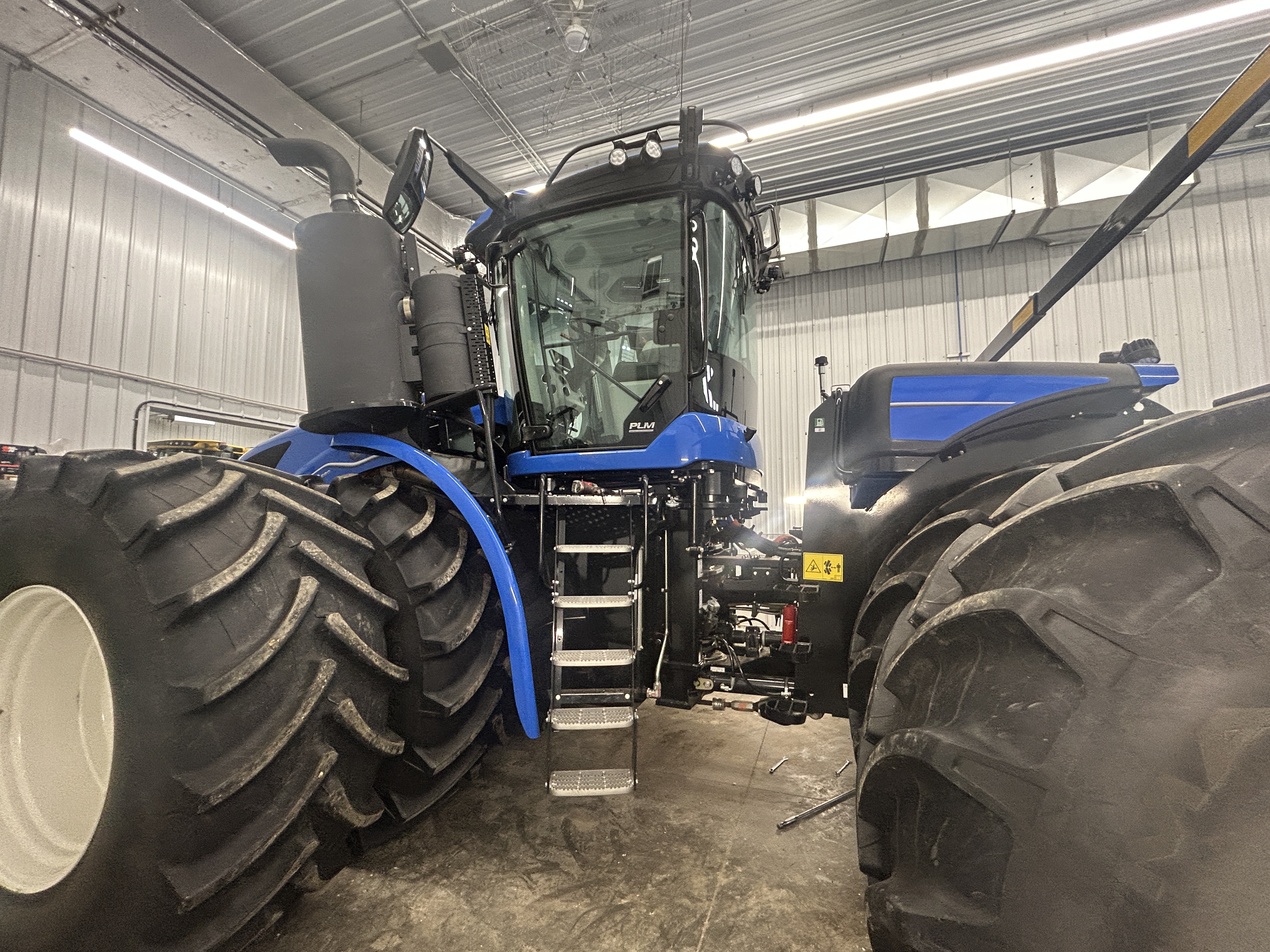 2025 New Holland T9.580 PLMI Tractor 4WD
