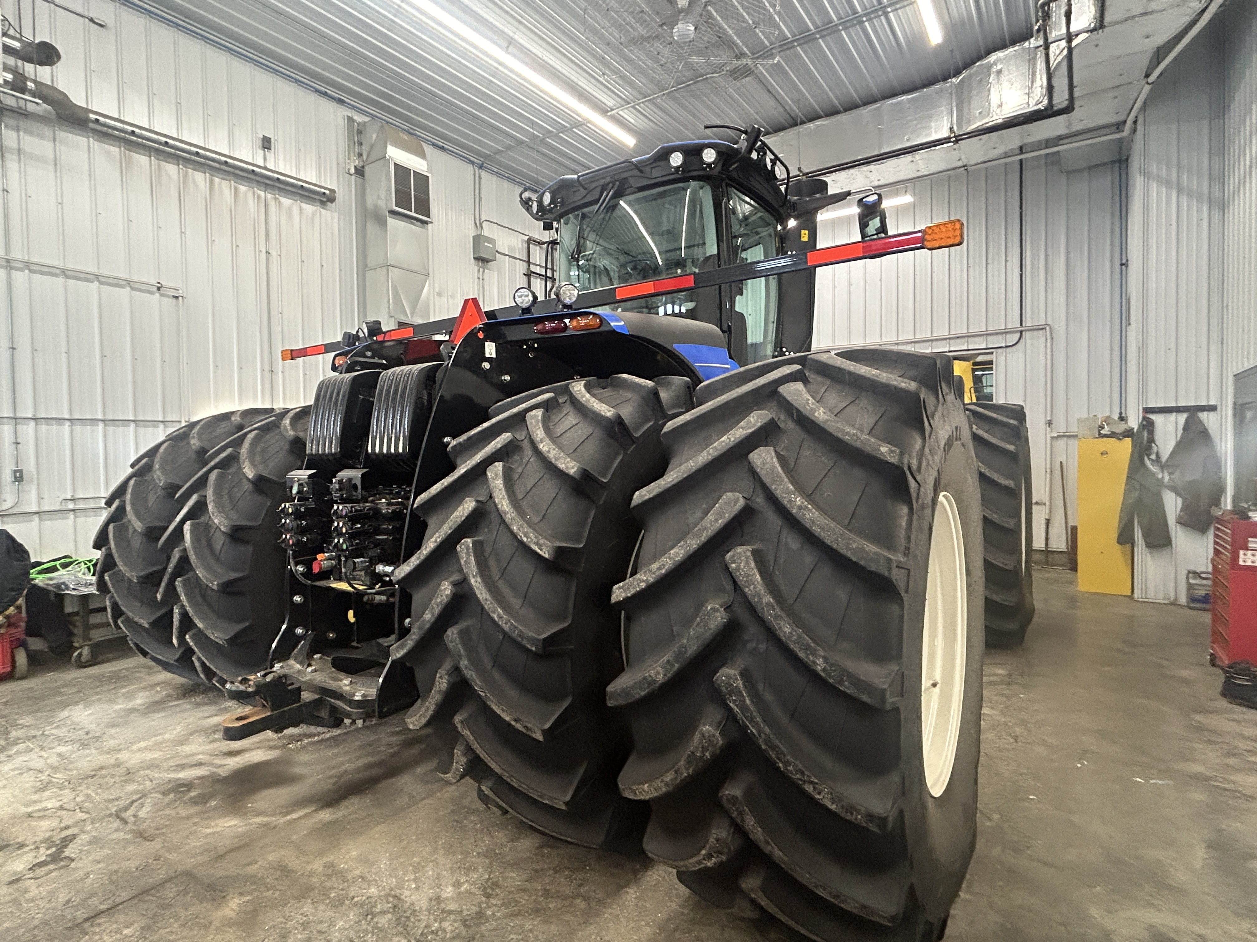 2025 New Holland T9.580 PLMI Tractor 4WD
