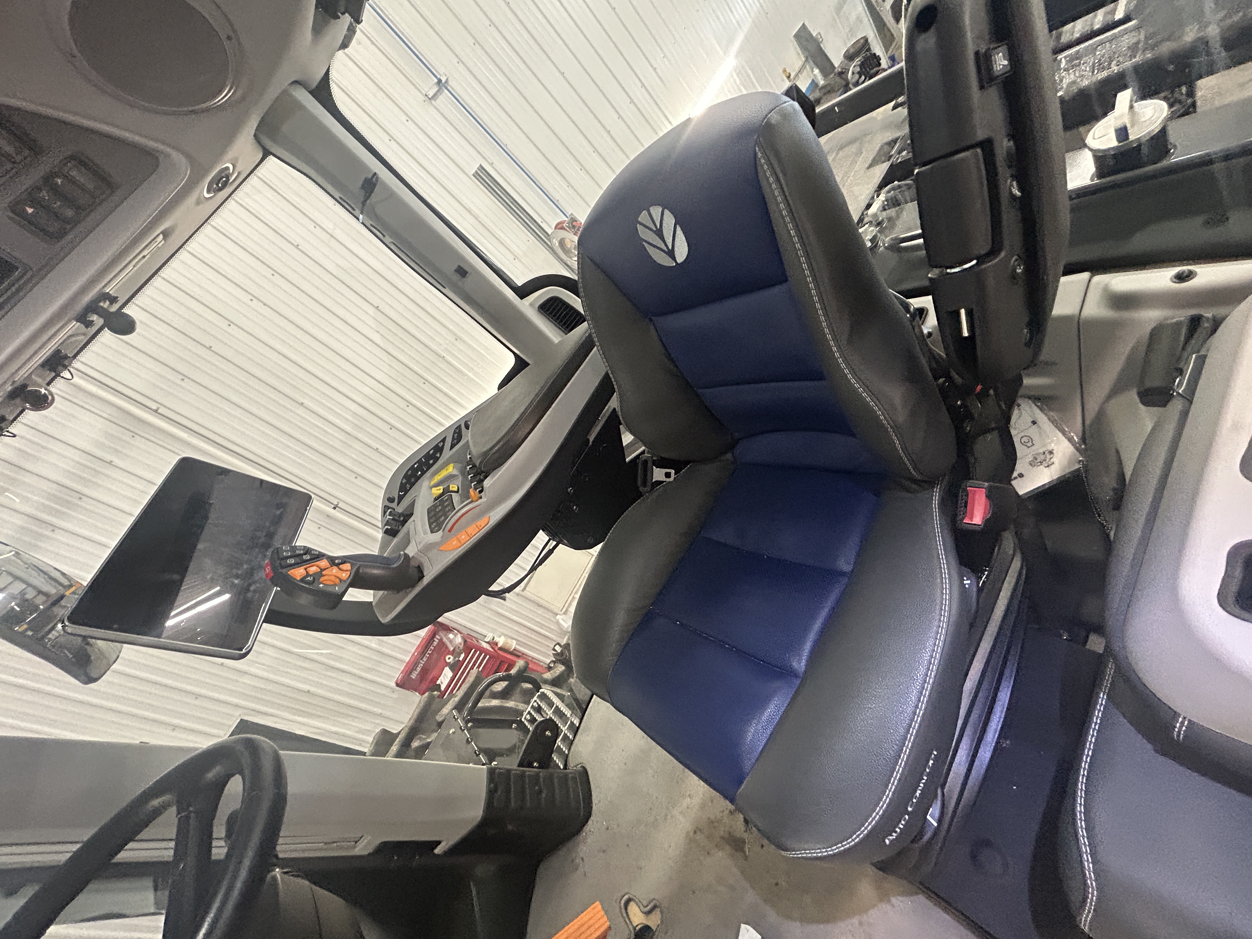 2025 New Holland T9.580 PLMI Tractor 4WD