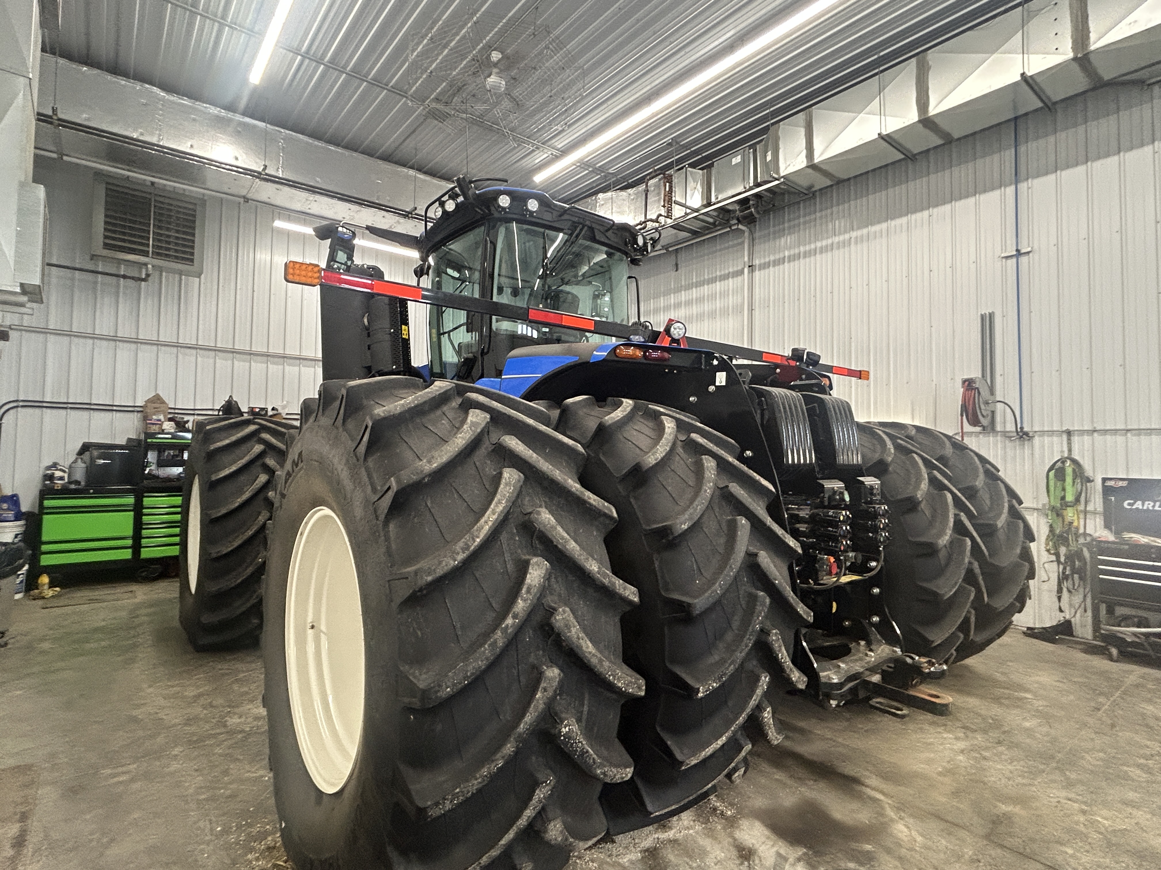 2025 New Holland T9.580 PLMI Tractor 4WD