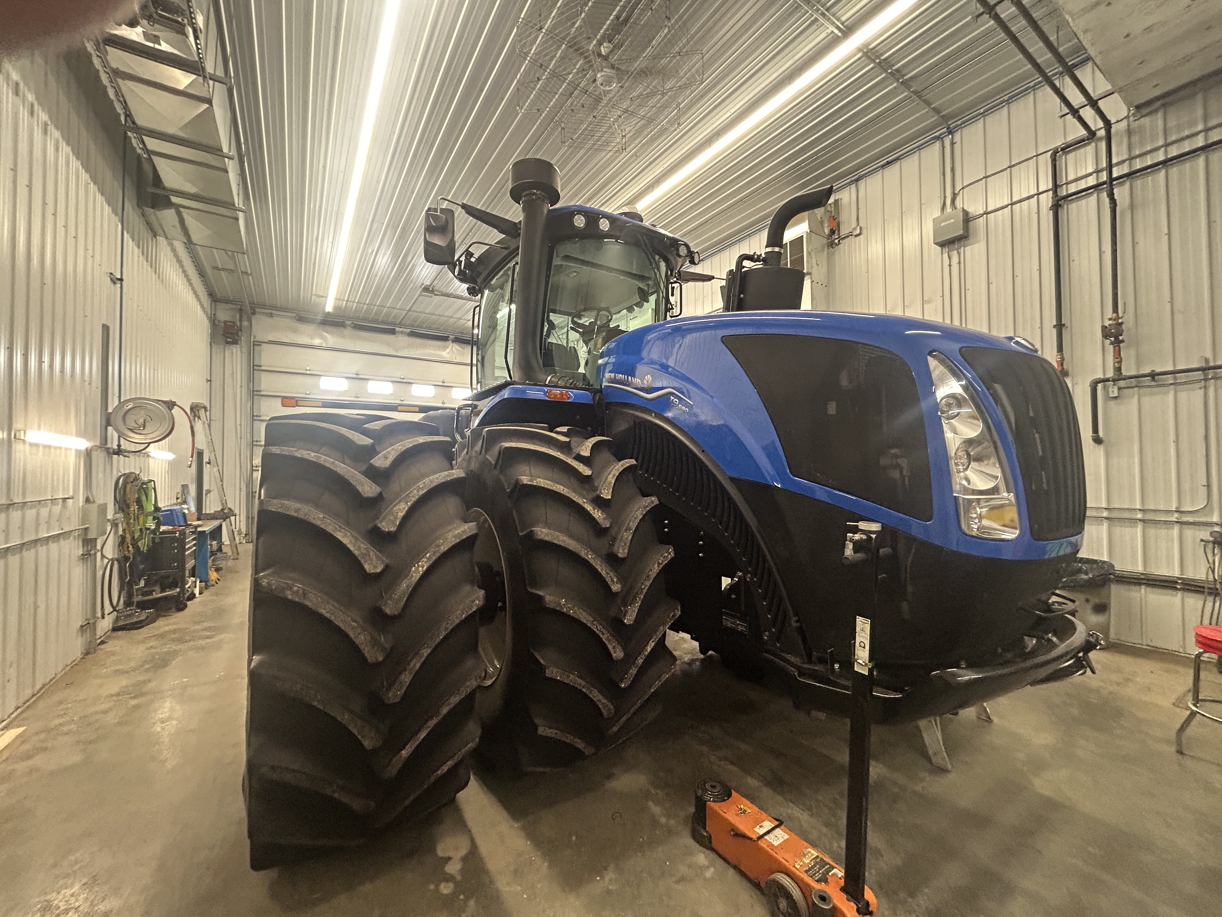 2025 New Holland T9.580 PLMI Tractor 4WD