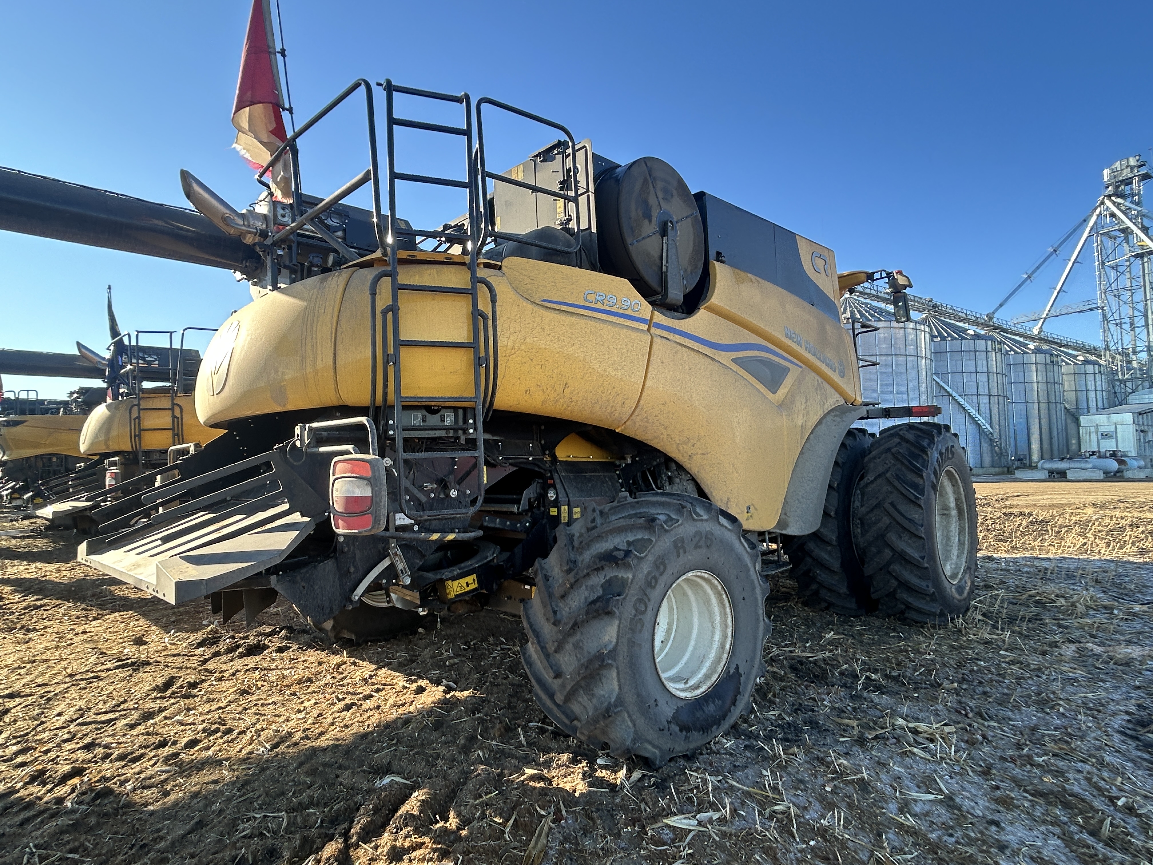 2025 New Holland CR9.90Z Combine