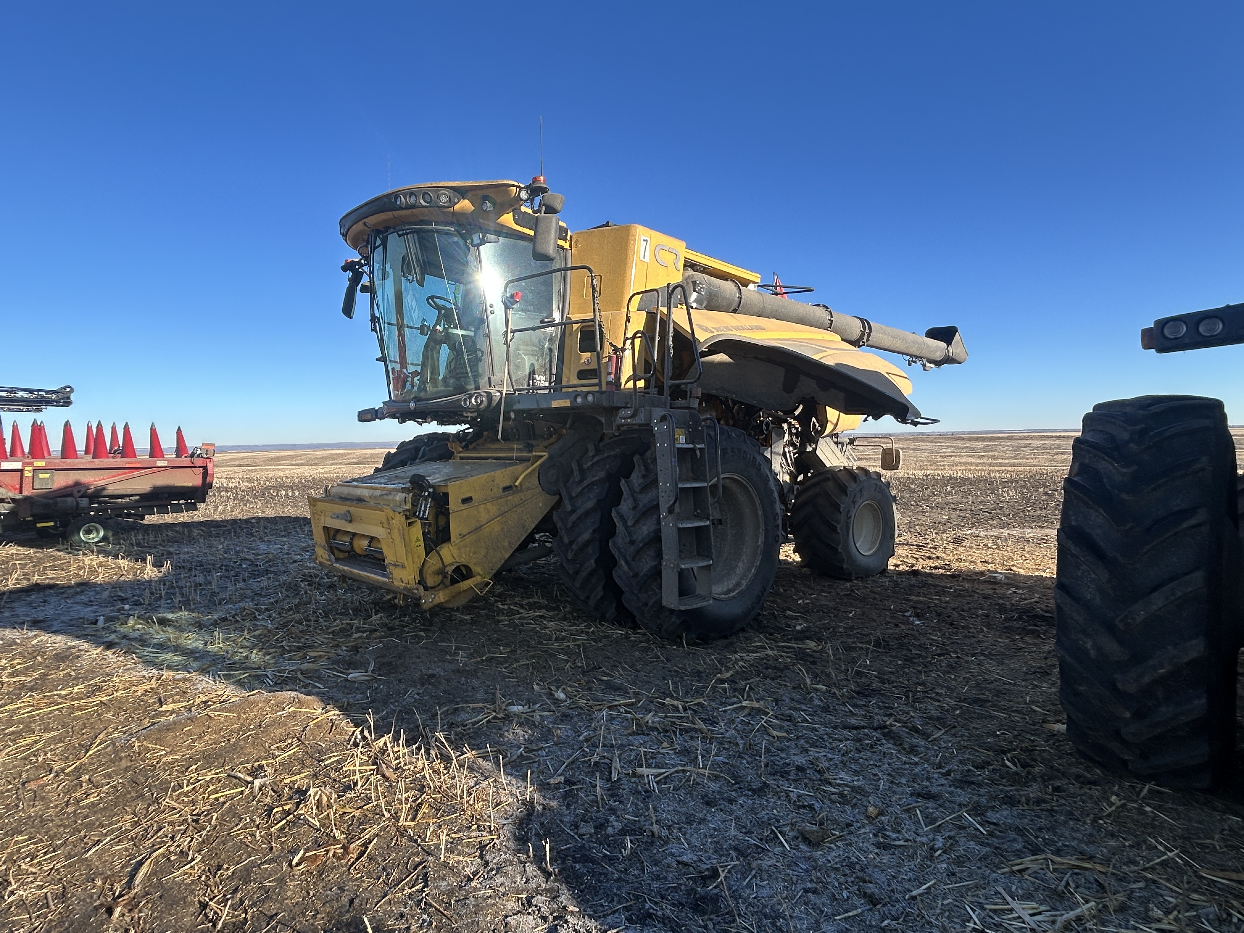 2025 New Holland CR9.90Z Combine