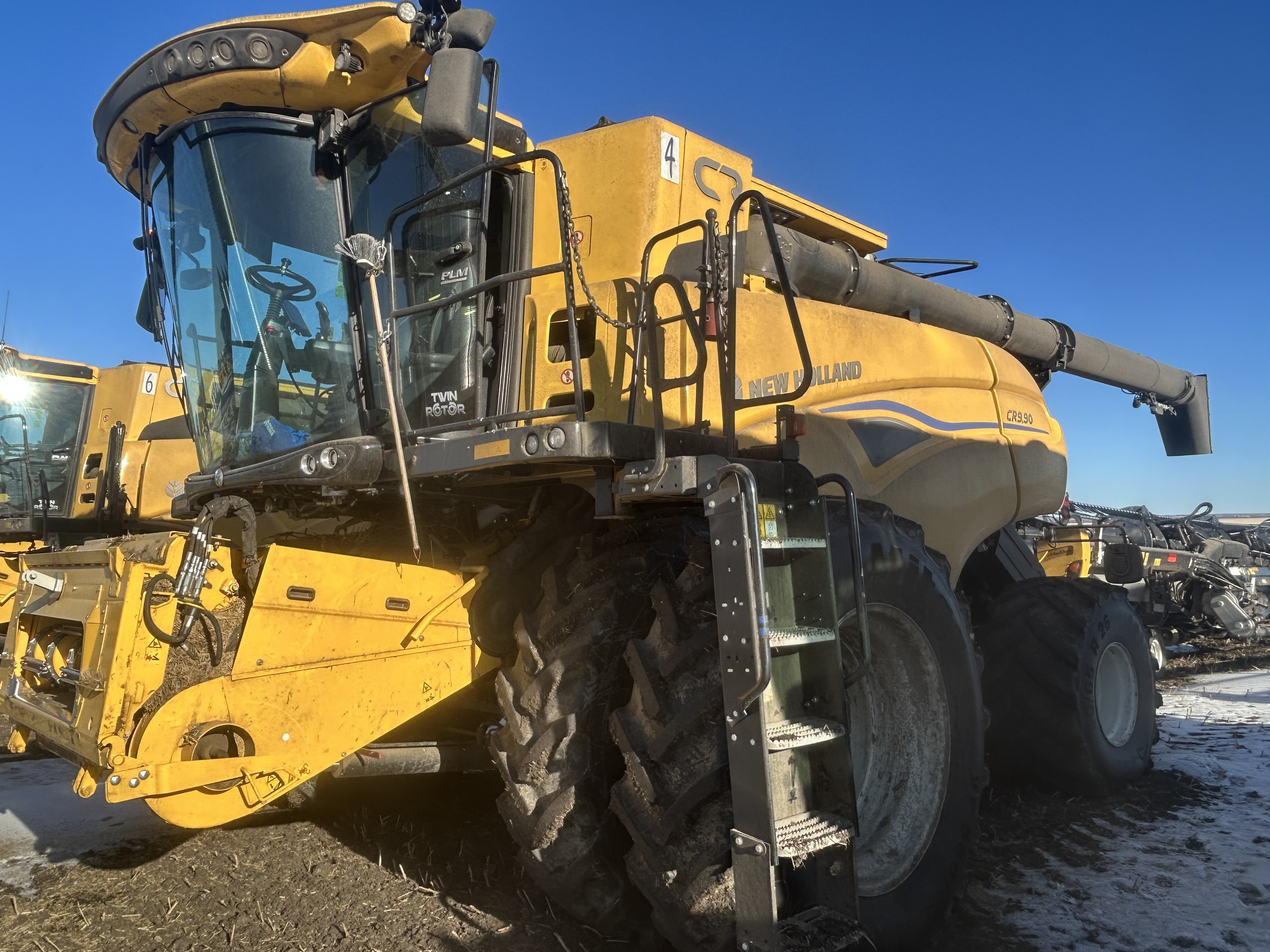 2025 New Holland CR9.90Z Combine