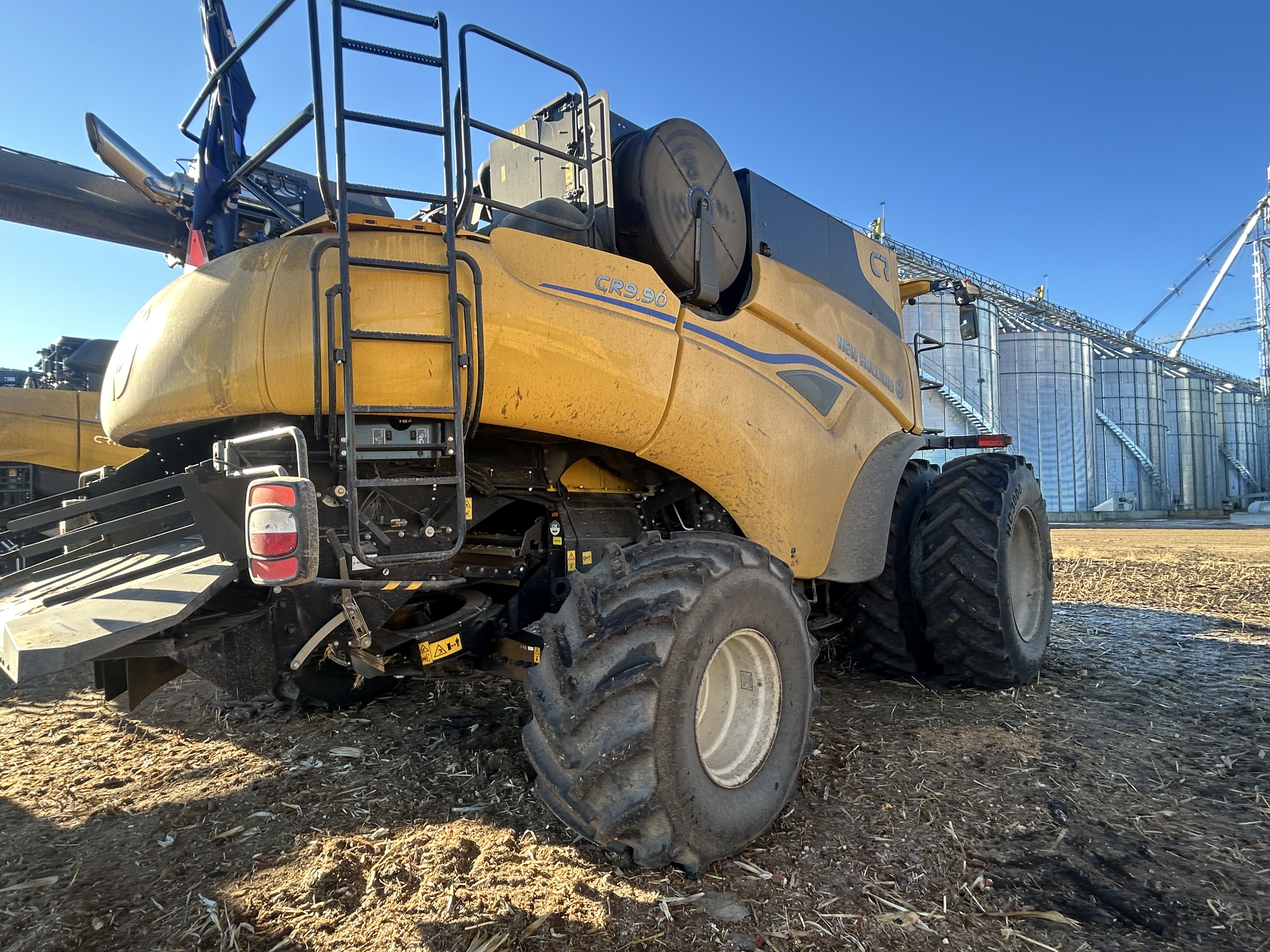 2025 New Holland CR9.90Z Combine