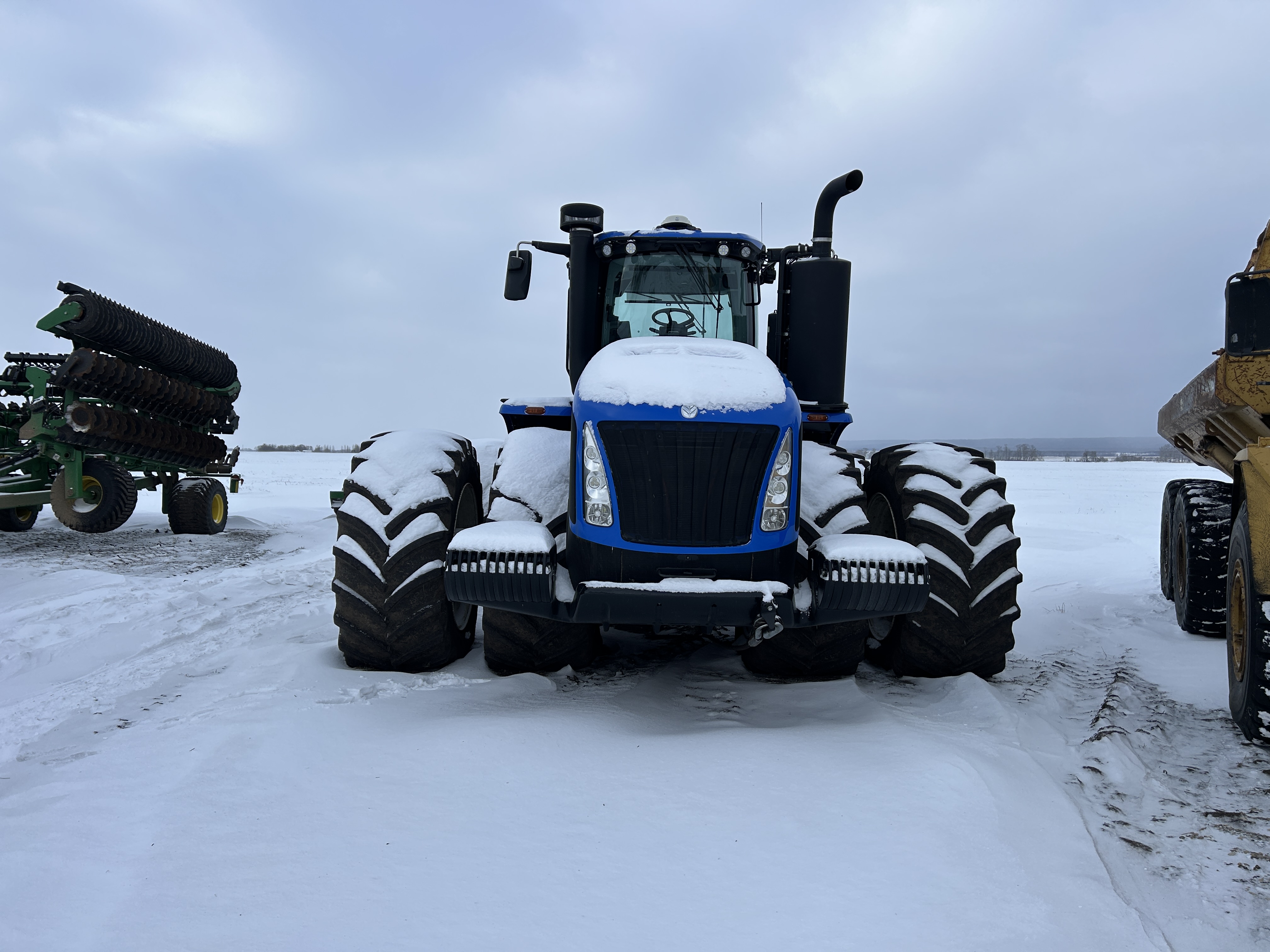 2025 New Holland T9.700 PLMI Tractor 4WD