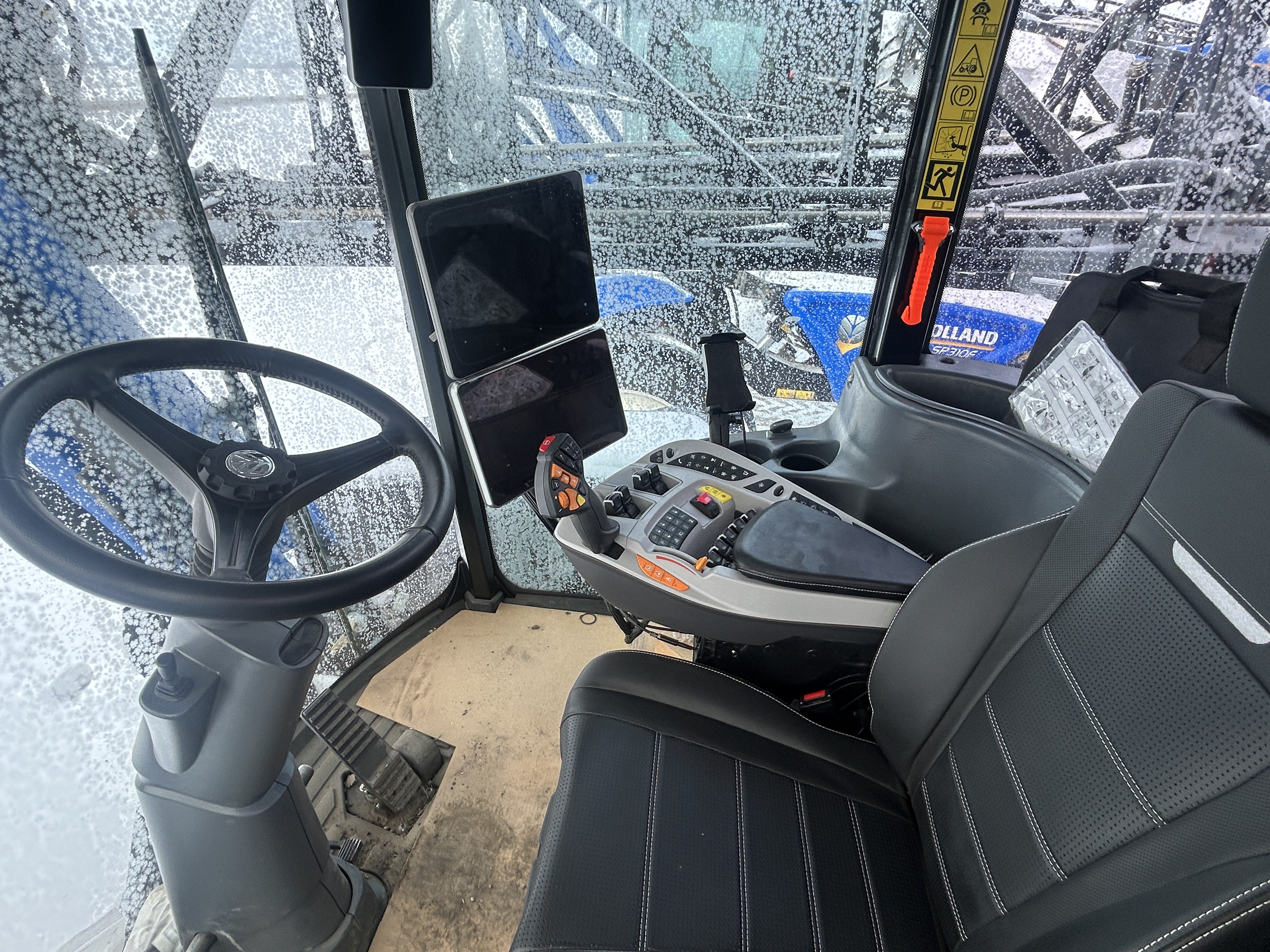 2025 New Holland SP.370F Sprayer/High Clearance