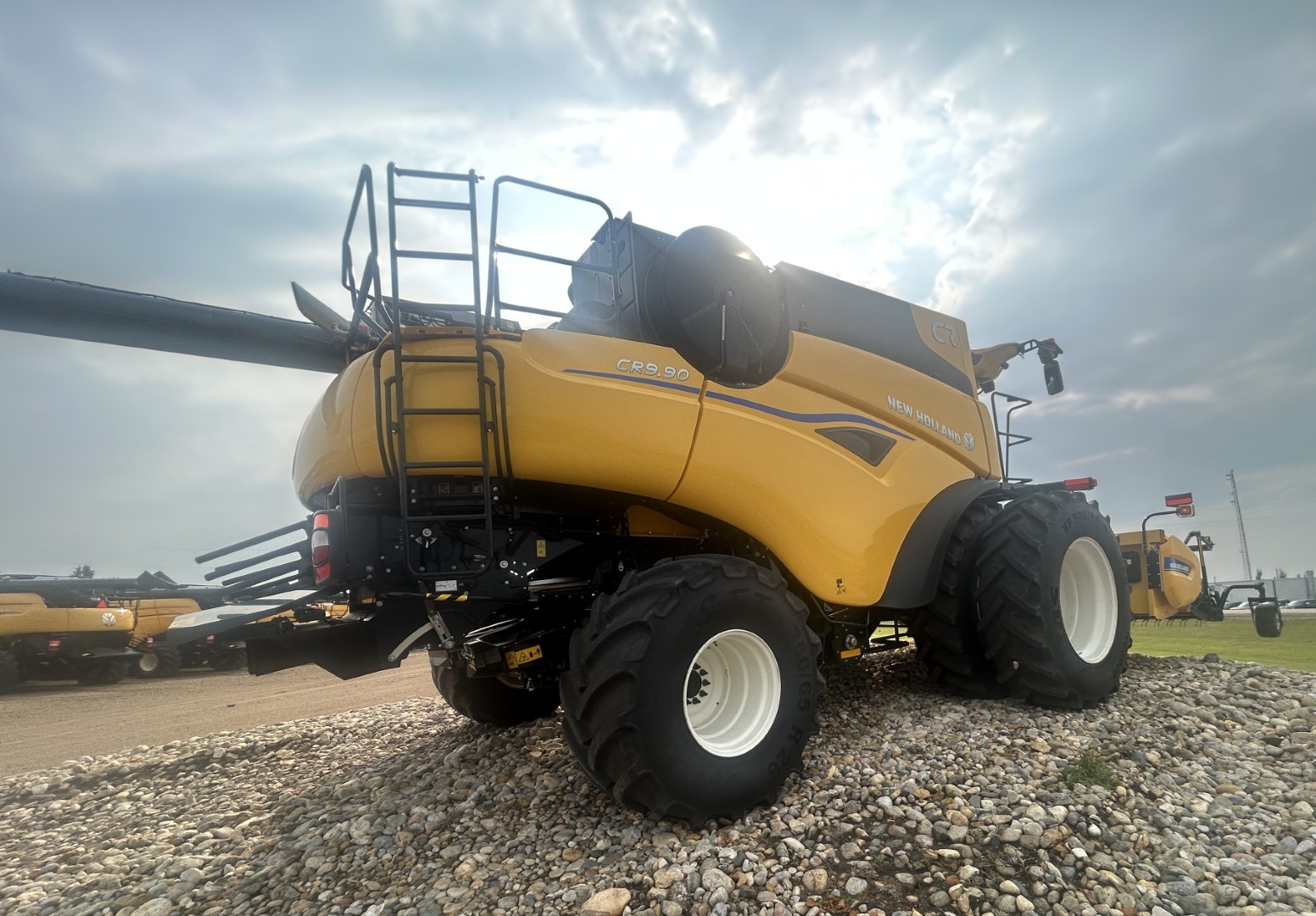 2025 New Holland CR9.90Z Combine