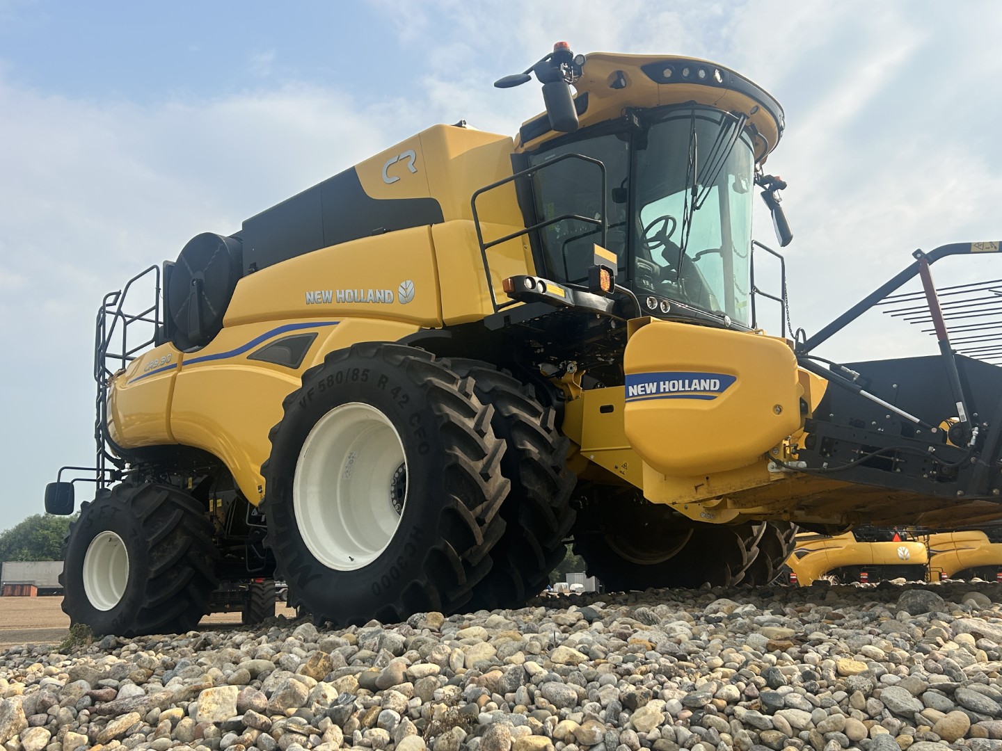 2025 New Holland CR9.90Z Combine