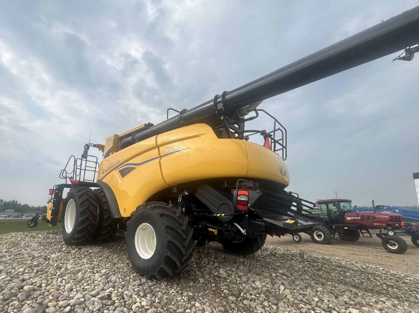 2025 New Holland CR9.90Z Combine