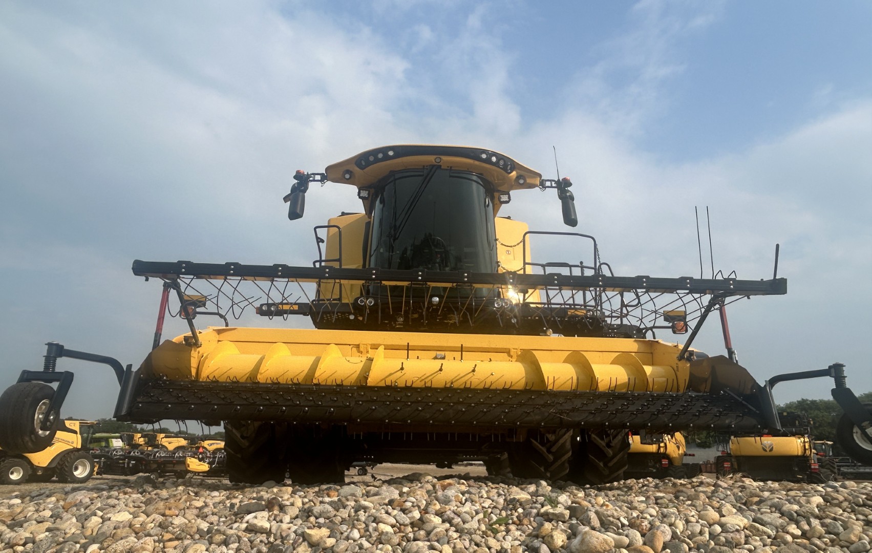 2025 New Holland CR9.90Z Combine