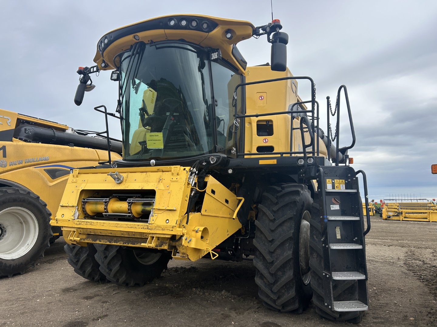 2025 New Holland CR9.90Z Combine