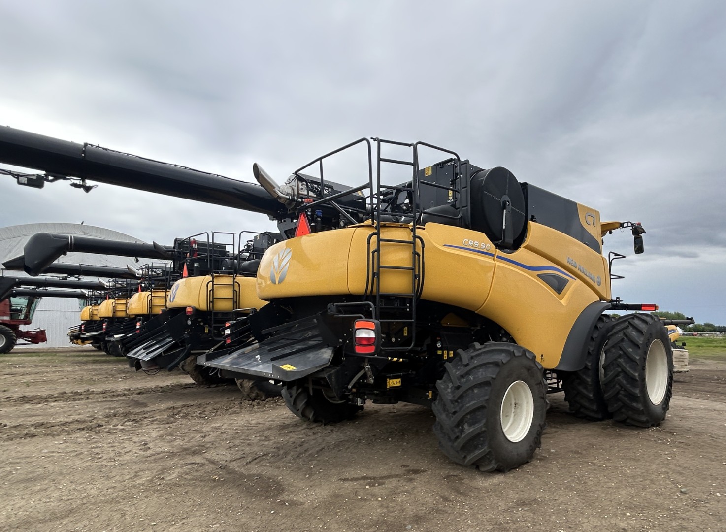 2025 New Holland CR9.90Z Combine