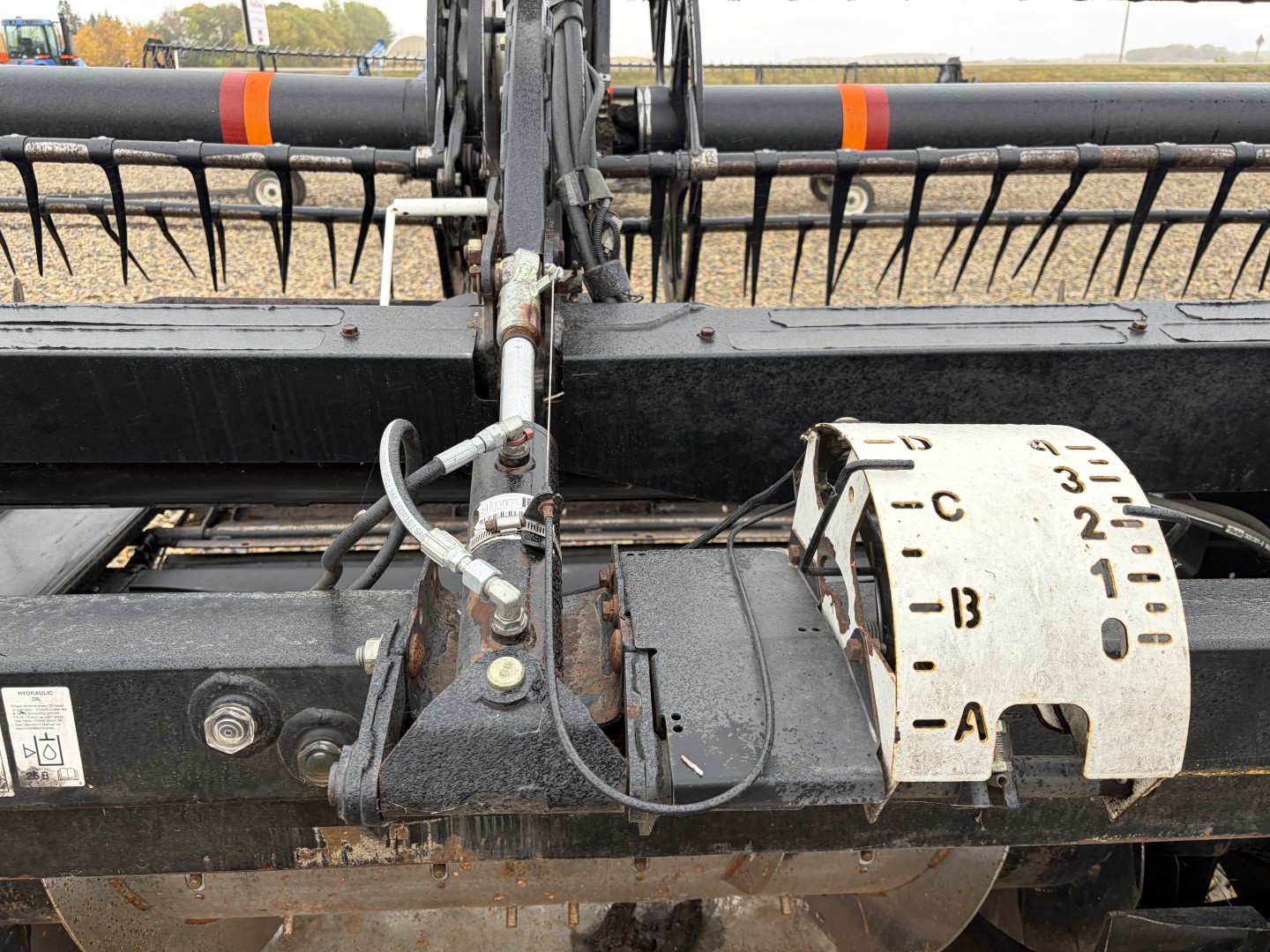 2009 MacDon D60 Header Draper