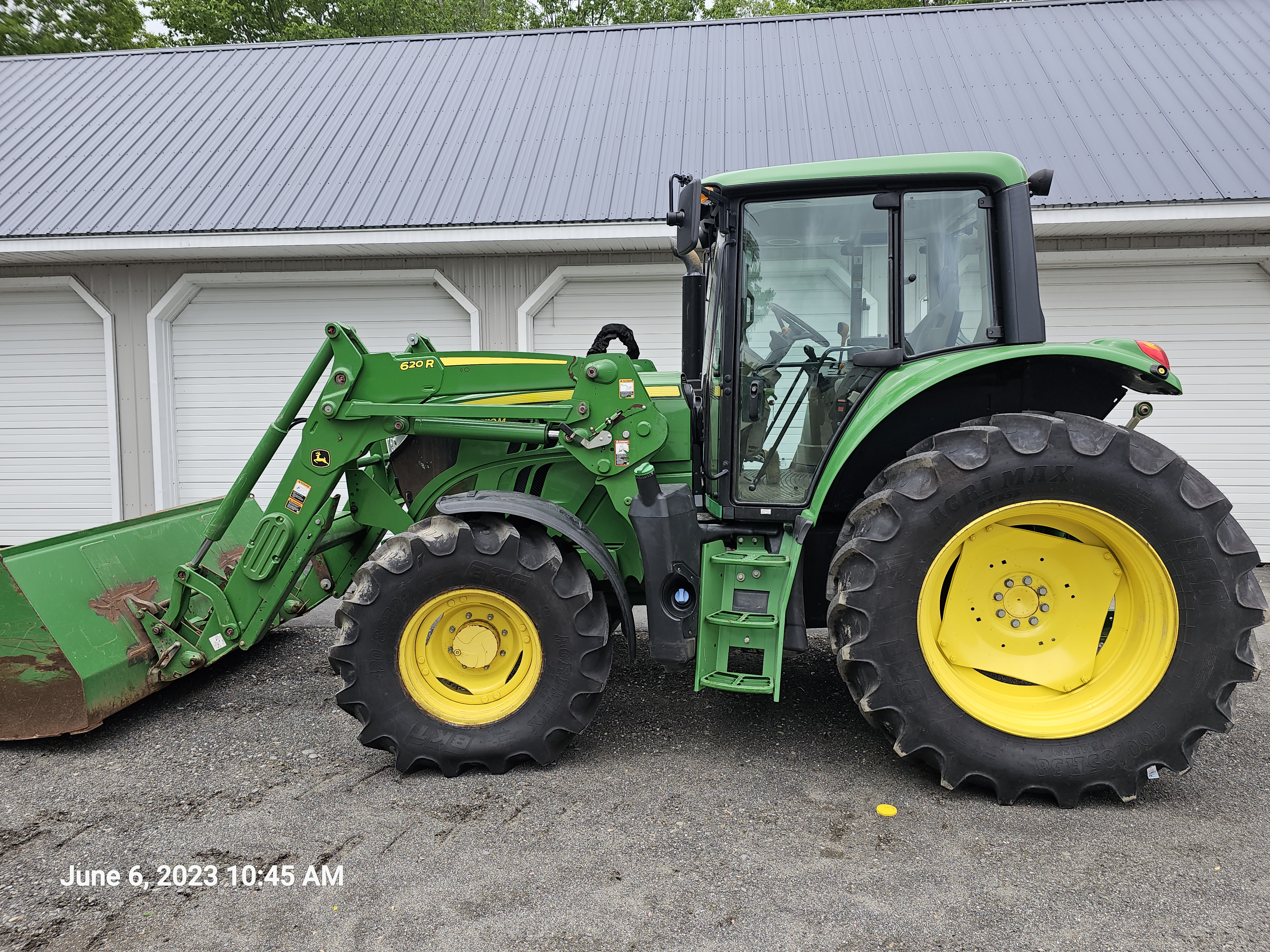 2017 John Deere 6110M Cab Tractor