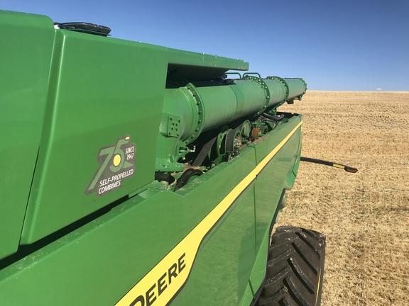 2022 John Deere X9 1000 Combine