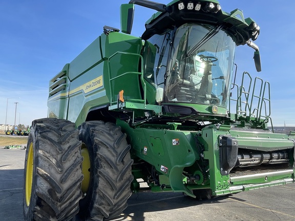 2023 John Deere X9 1100 Combine