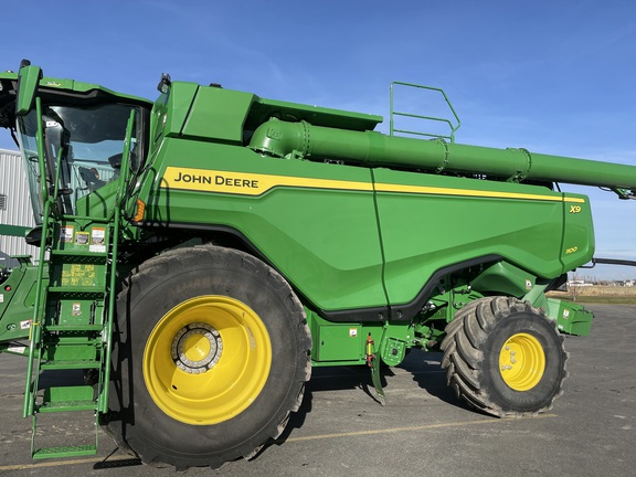 2023 John Deere X9 1100 Combine