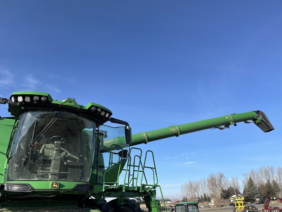 2023 John Deere X9 1100 Combine