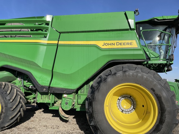 2023 John Deere X9 1100 Combine