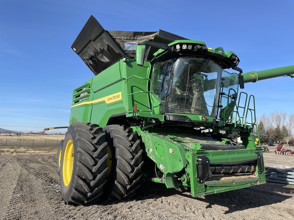 2023 John Deere X9 1100 Combine