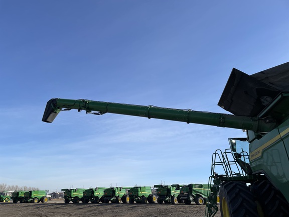 2023 John Deere X9 1100 Combine