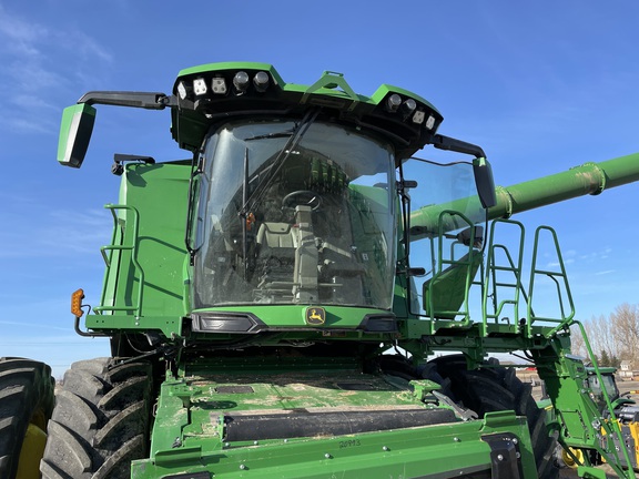 2023 John Deere X9 1100 Combine