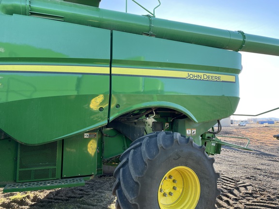 2023 John Deere S780 Combine