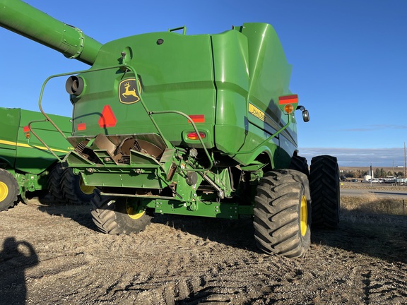 2023 John Deere S780 Combine
