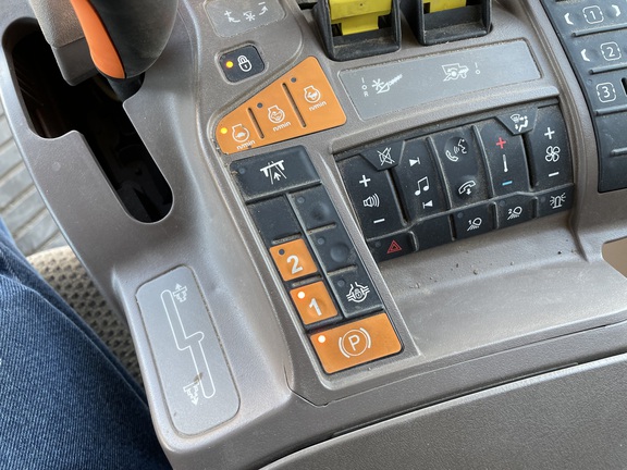 2023 John Deere S780 Combine