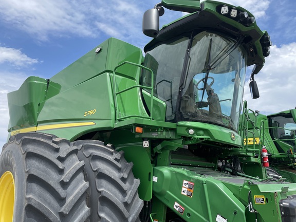 2023 John Deere S780 Combine