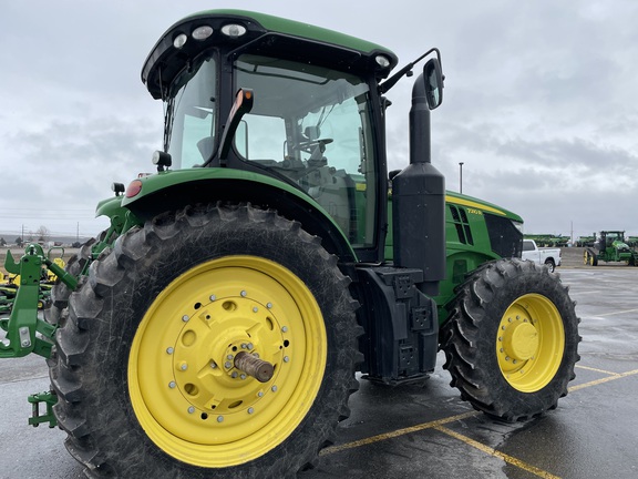 2019 John Deere 7210R Tractor