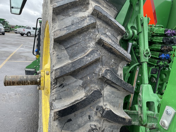 2019 John Deere 7210R Tractor