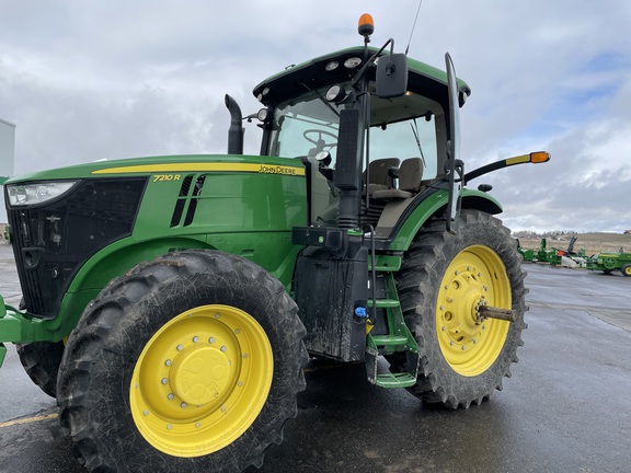 2019 John Deere 7210R Tractor