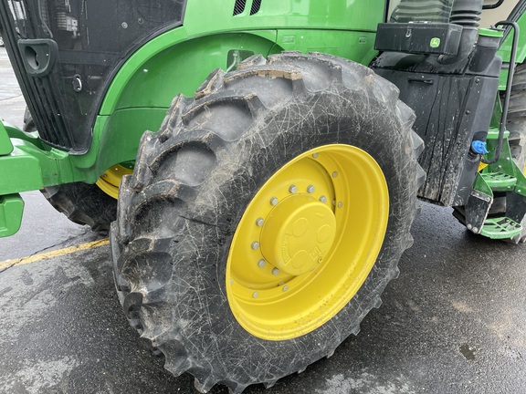 2019 John Deere 7210R Tractor