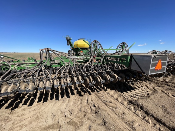 2006 John Deere 730 Air Seeder