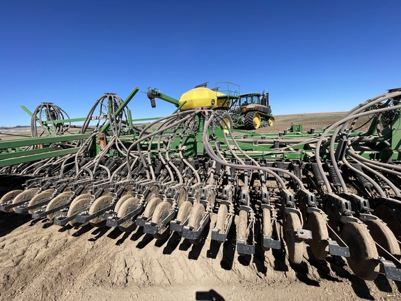 2006 John Deere 730 Air Seeder