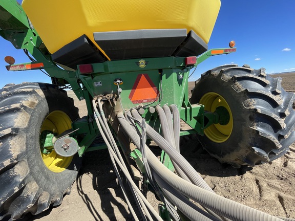 2006 John Deere 730 Air Seeder