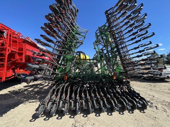 2002 John Deere 730 Air Seeder