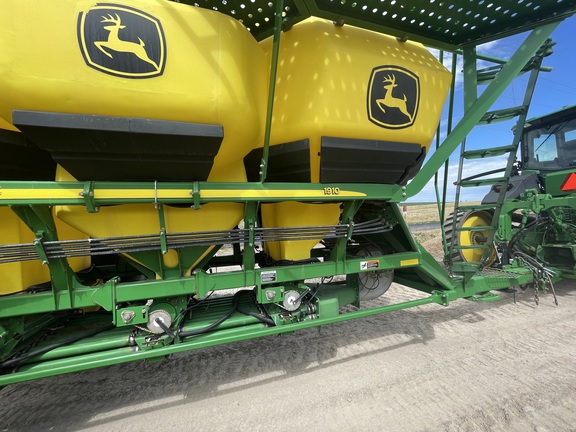 2017 John Deere 730 Air Seeder