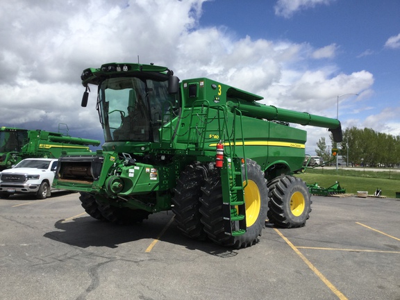 2022 John Deere S780 Combine
