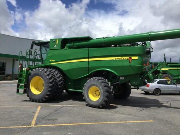 2022 John Deere S780 Combine