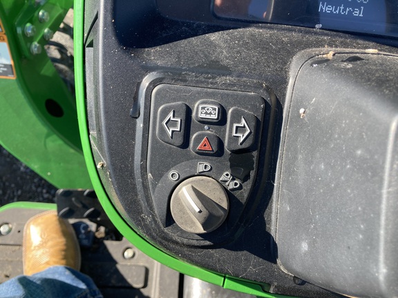 2022 John Deere 3025E Tractor Compact