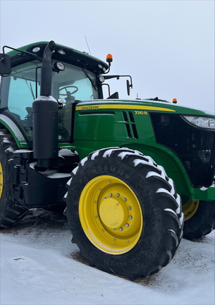 2015 John Deere 7210R Tractor