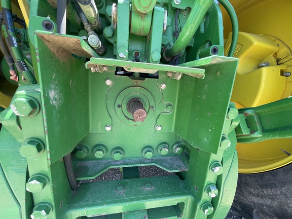 2015 John Deere 7210R Tractor